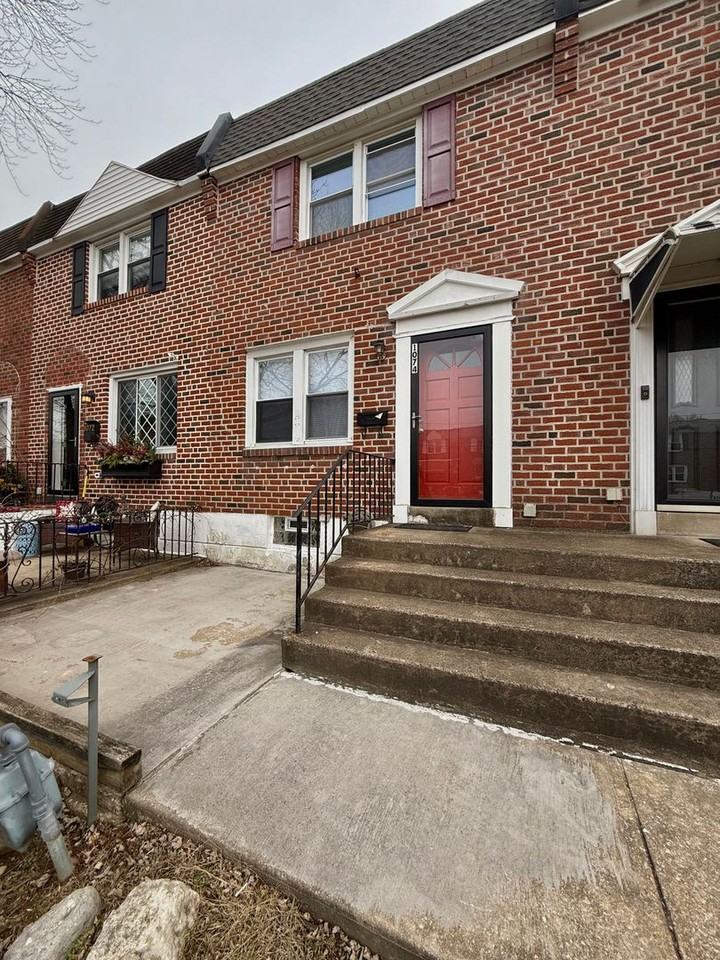1074 N Academy Ave - Photo 2 of 21