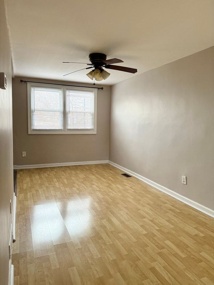 1074 N Academy Ave - Photo 5 of 21