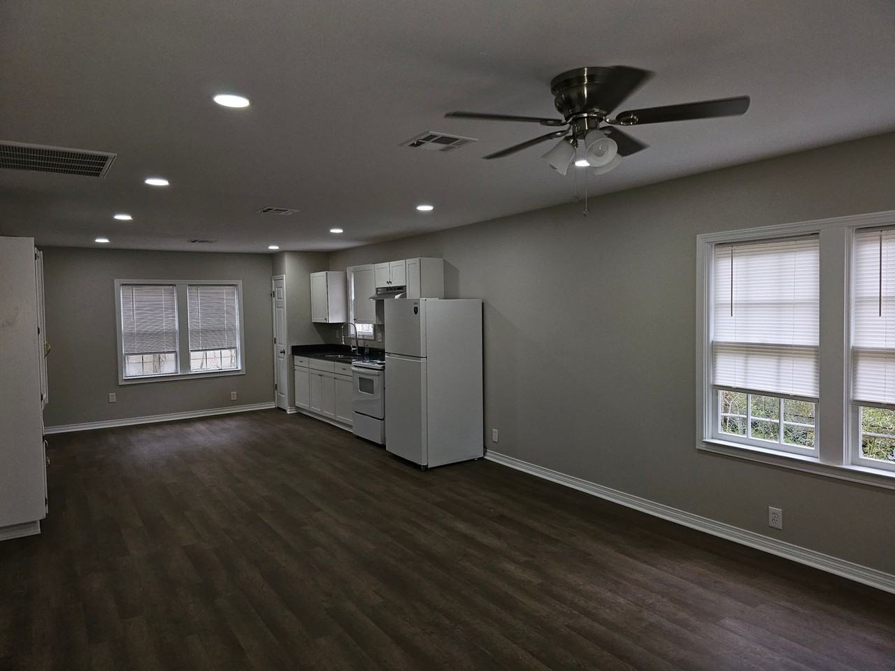 709 S Olive St - Photo 2 of 11
