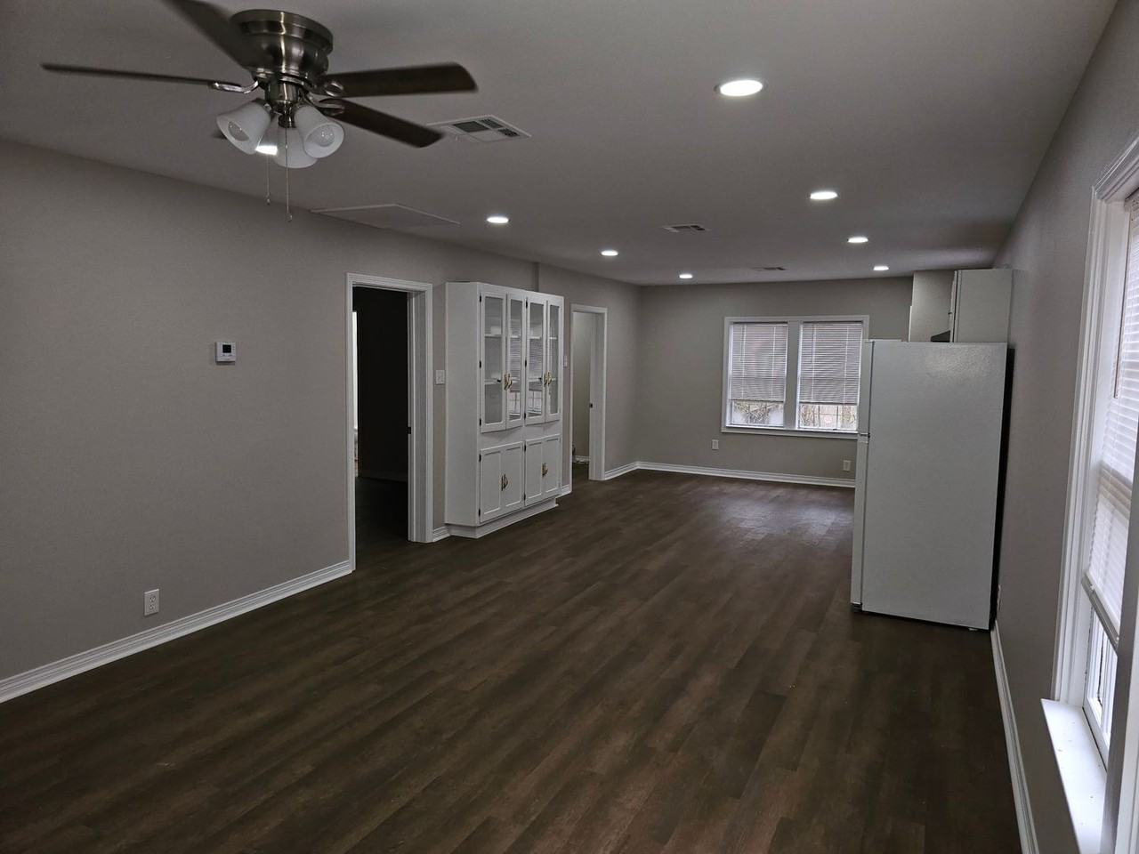 709 S Olive St - Photo 3 of 11