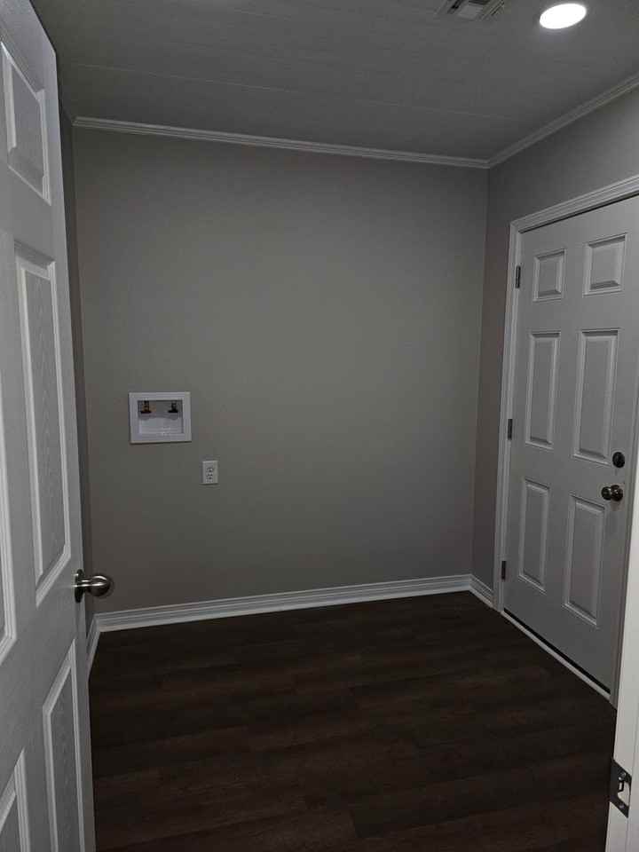 709 S Olive St - Photo 4 of 11