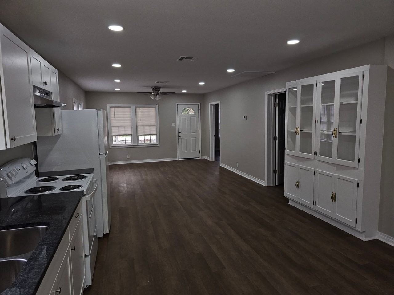 709 S Olive St - Photo 6 of 11