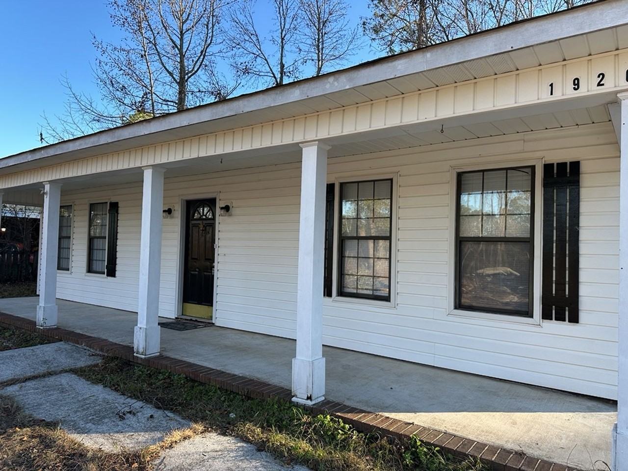 1926 Neptune Dr - Photo 2 of 13