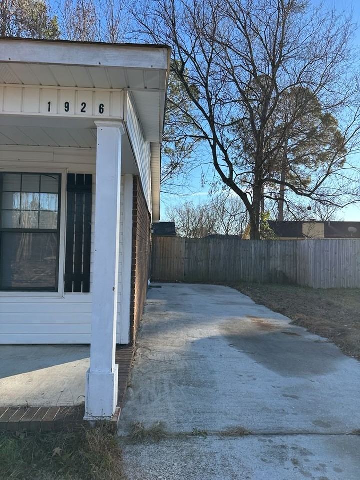 1926 Neptune Dr - Photo 3 of 13