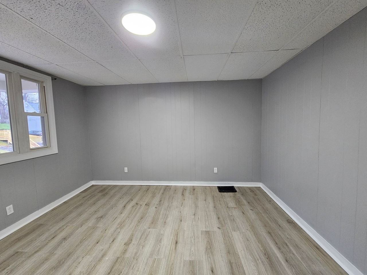 223 Douglas Ave - Photo 2 of 16