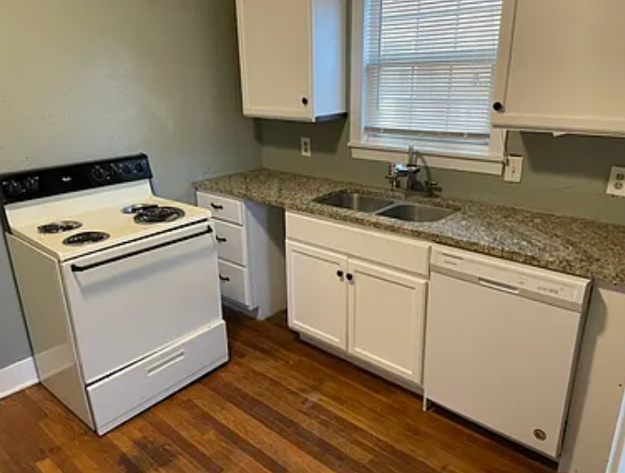 2404 22nd St - Photo 2 of 15