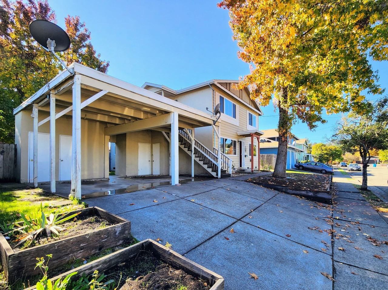 4440 Yukon Dr - Photo 3 of 40