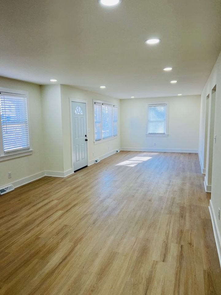 8 Baxter St - Photo 4 of 15