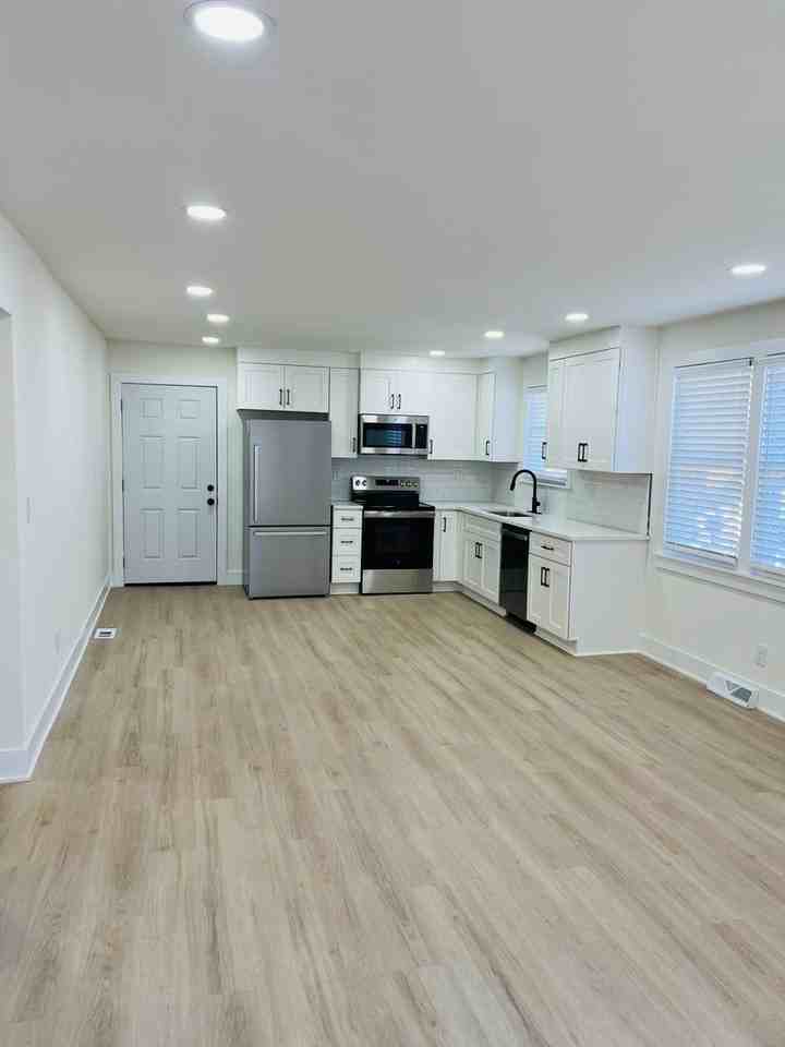 8 Baxter St - Photo 5 of 15