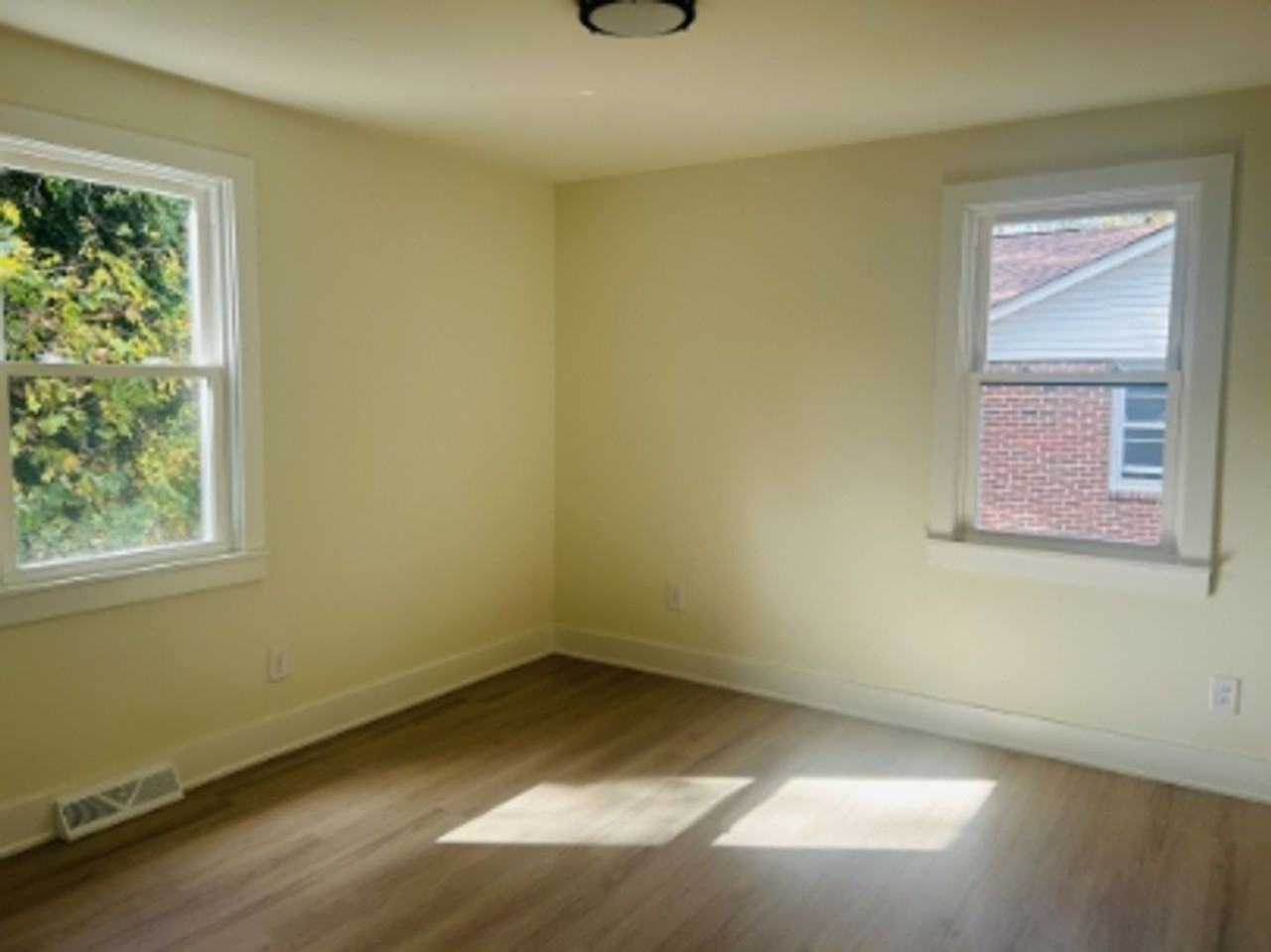 8 Baxter St - Photo 6 of 15