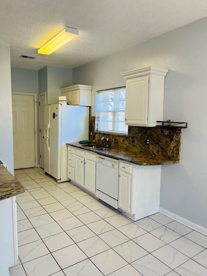 298 Glen Crest Drive - Photo 5 of 19