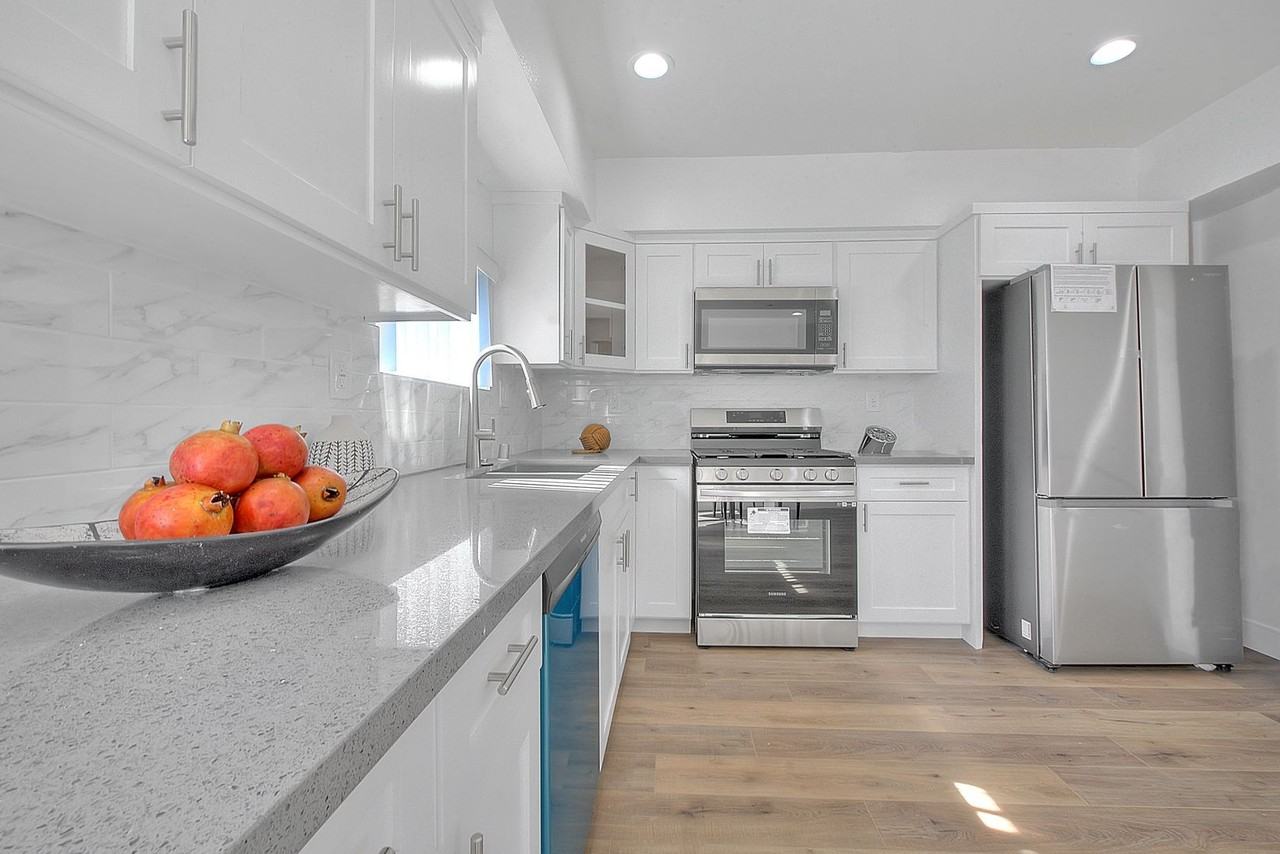 11726 Hamlin St - Photo 2 of 50