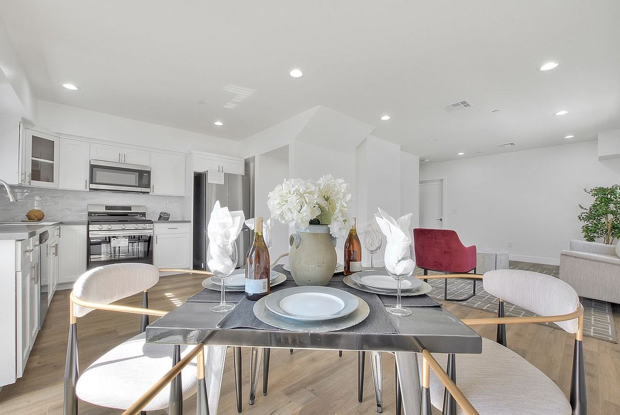 11726 Hamlin St - Photo 3 of 50