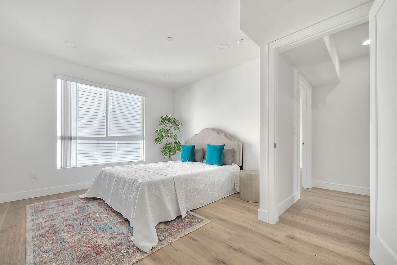 11726 Hamlin St - Photo 5 of 50