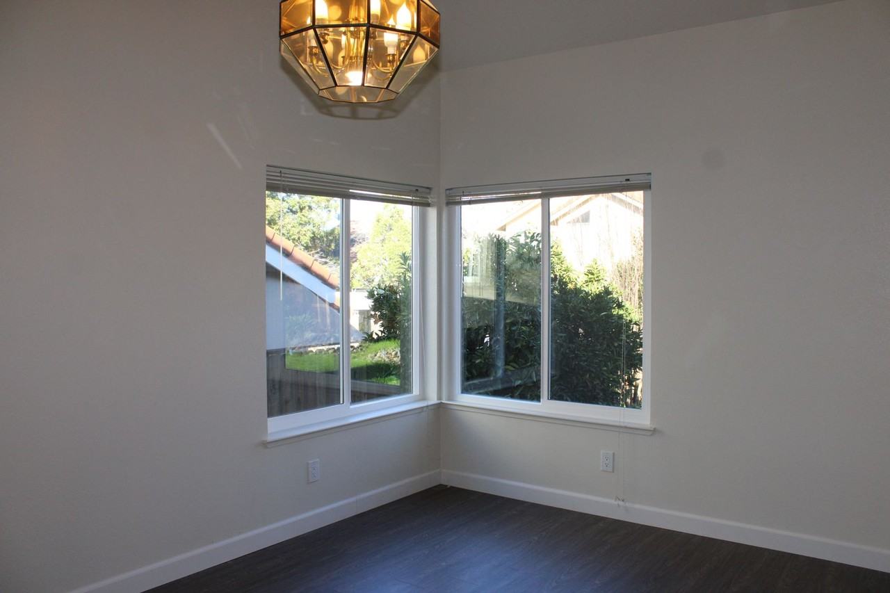 213 Baurer Cir - Photo 2 of 24
