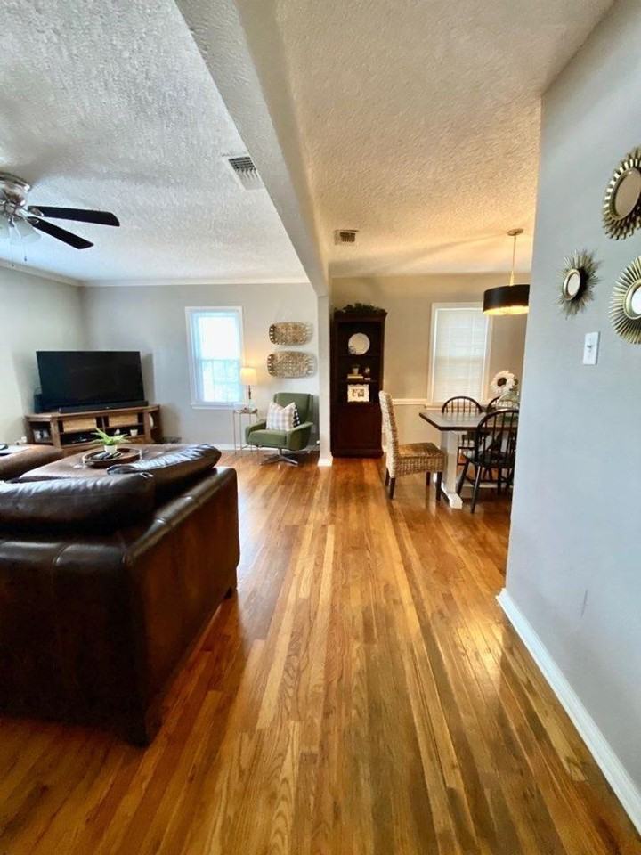 2514 29th St - Photo 3 of 9