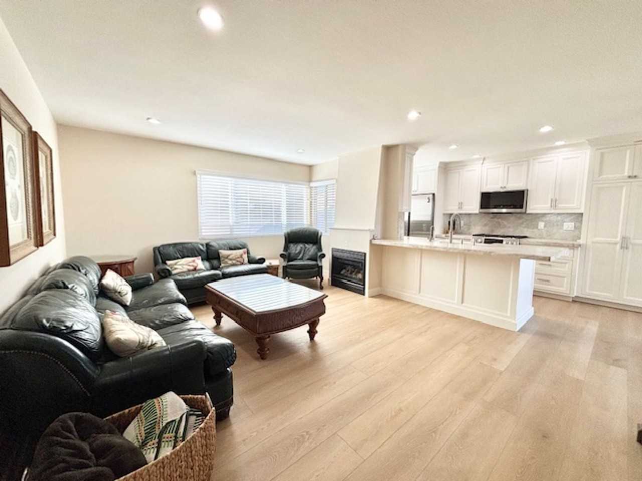 3725 Sunset Ln - Photo 4 of 22