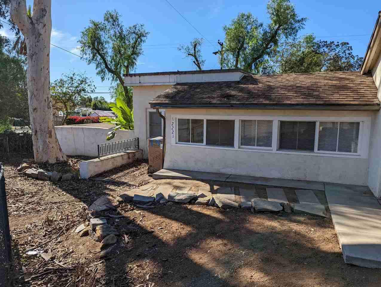 2221 Suncrest Blvd - Photo 2 of 26