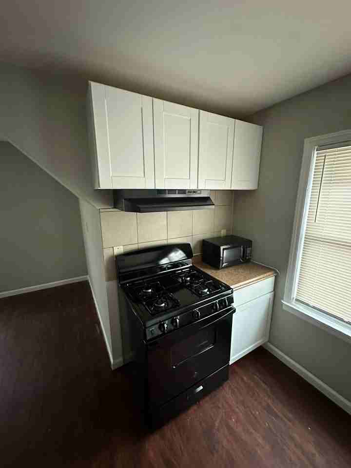 Brooks Street 273 - Photo 5 of 18