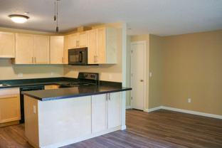 2775 Ne Division St #Q - Photo 1 of 1
