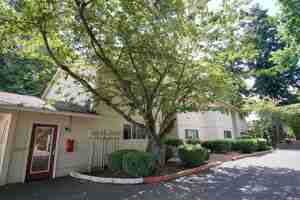 featured image of 2775 Ne Division St #Q