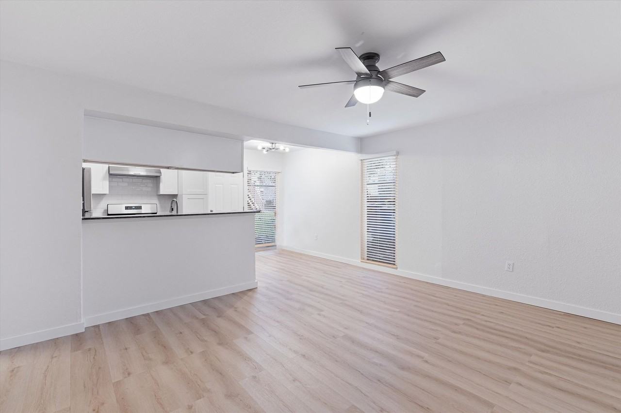 2501 Manor Cir - Photo 3 of 17