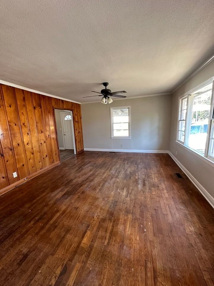 102 King Bee Cir Ne - Photo 3 of 17