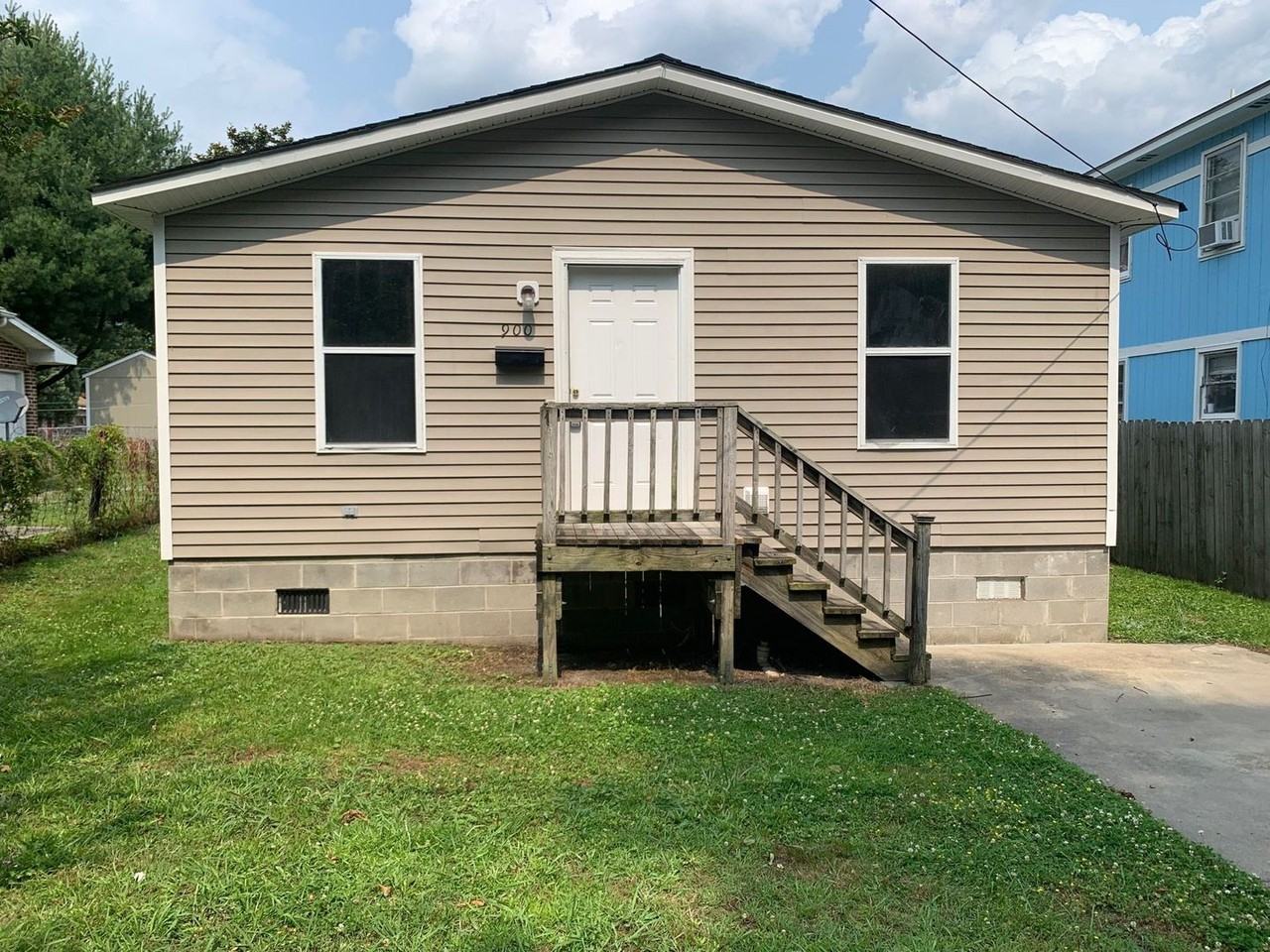 900 Cale St - Photo 2 of 17