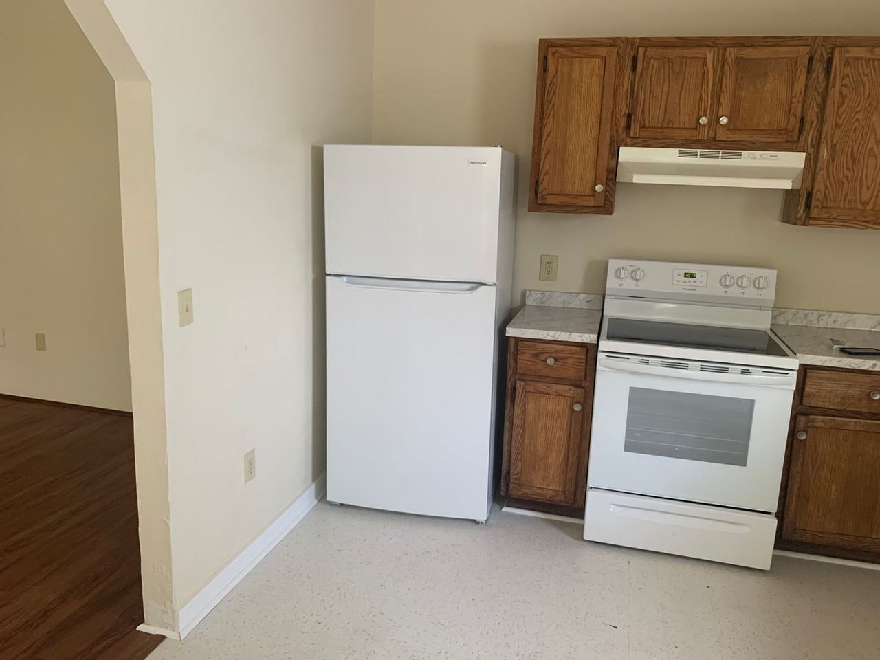 900 Cale St - Photo 3 of 17