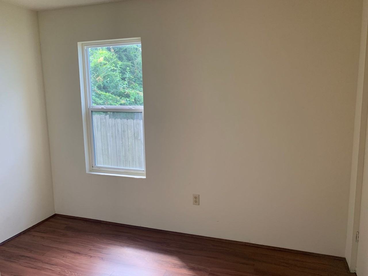 900 Cale St - Photo 6 of 17