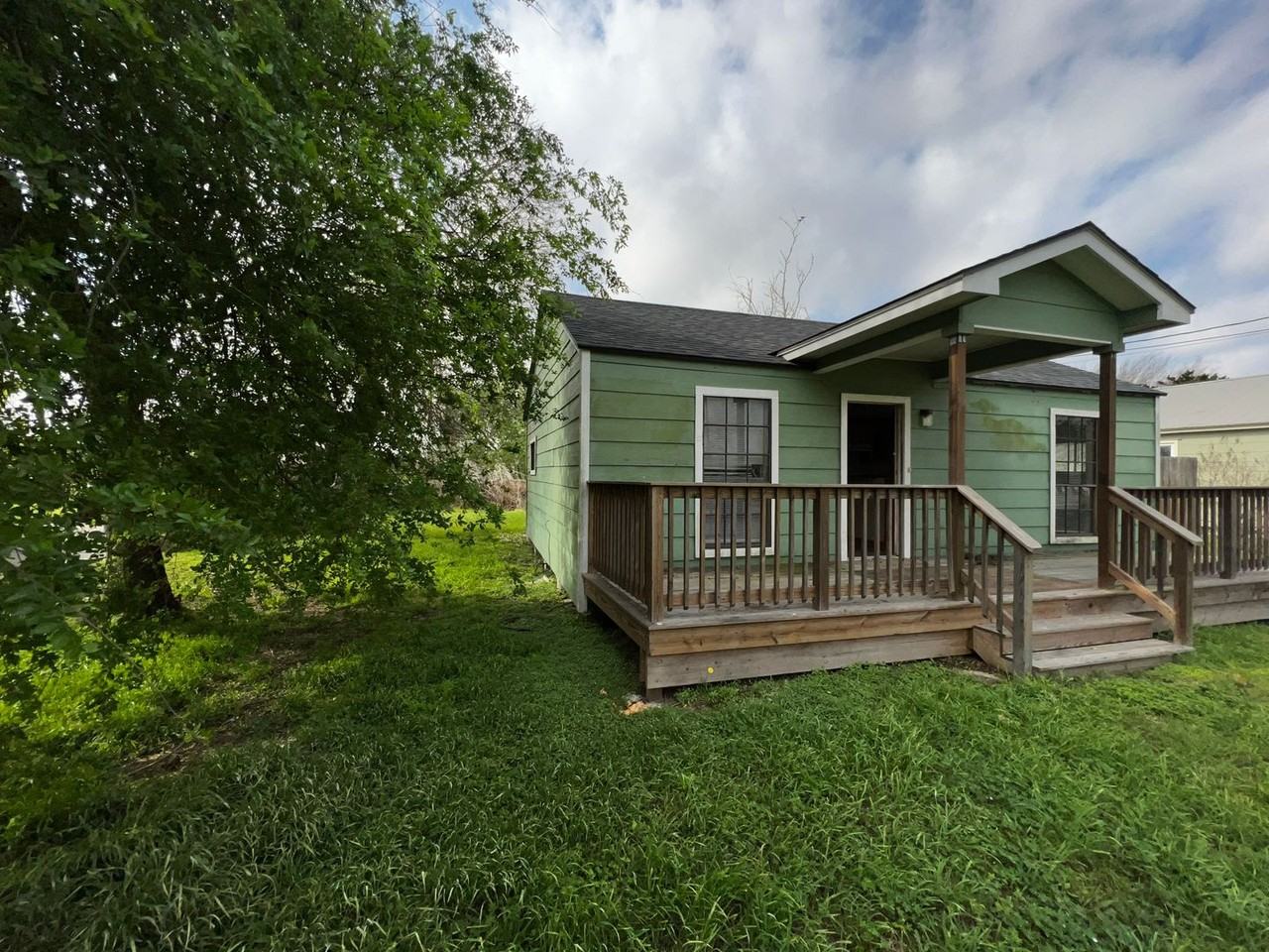 5225 Bonner Dr - Photo 2 of 9