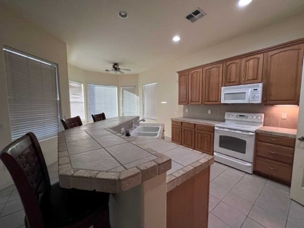 2818 Fort Silver Dr - Photo 4 of 50