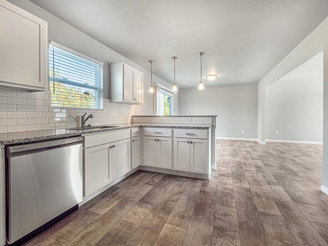 94 Bentwood Dr - Photo 6 of 25