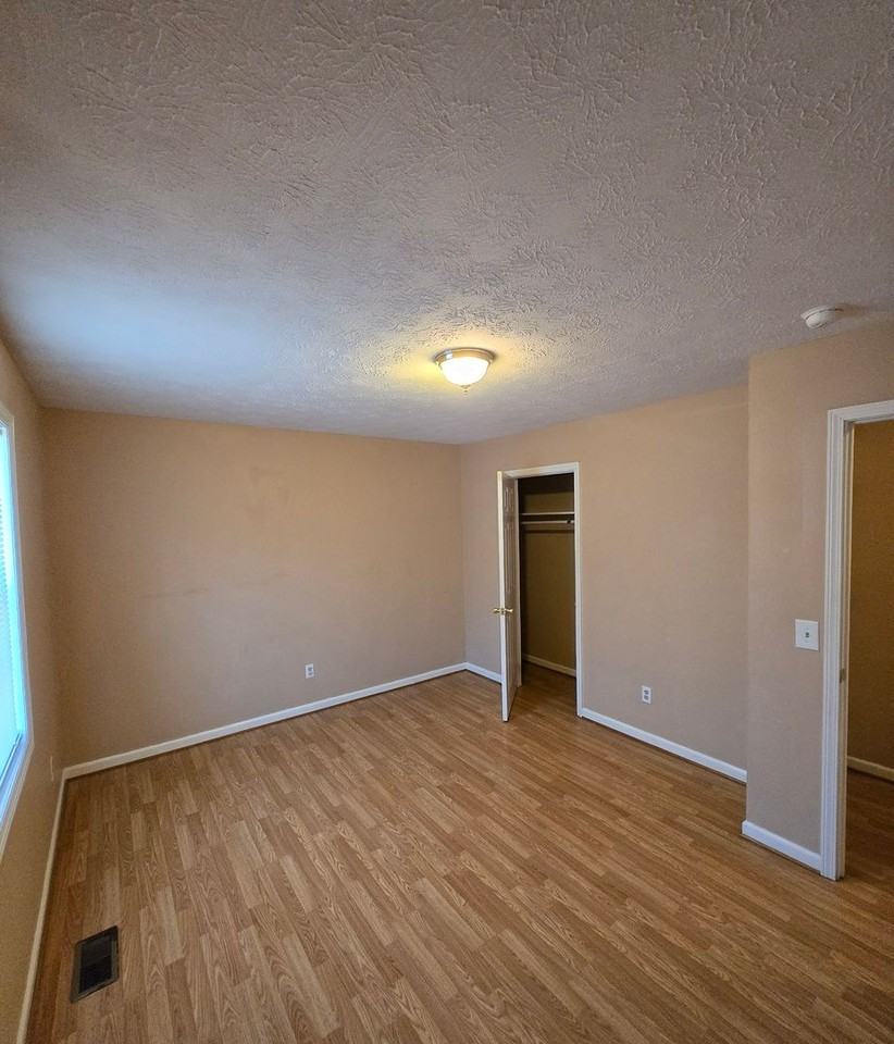 5302 Whisperwood Ct - Photo 3 of 10