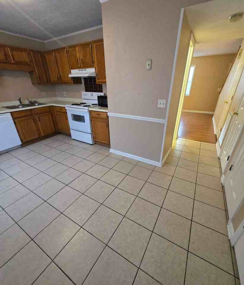 5302 Whisperwood Ct - Photo 5 of 10