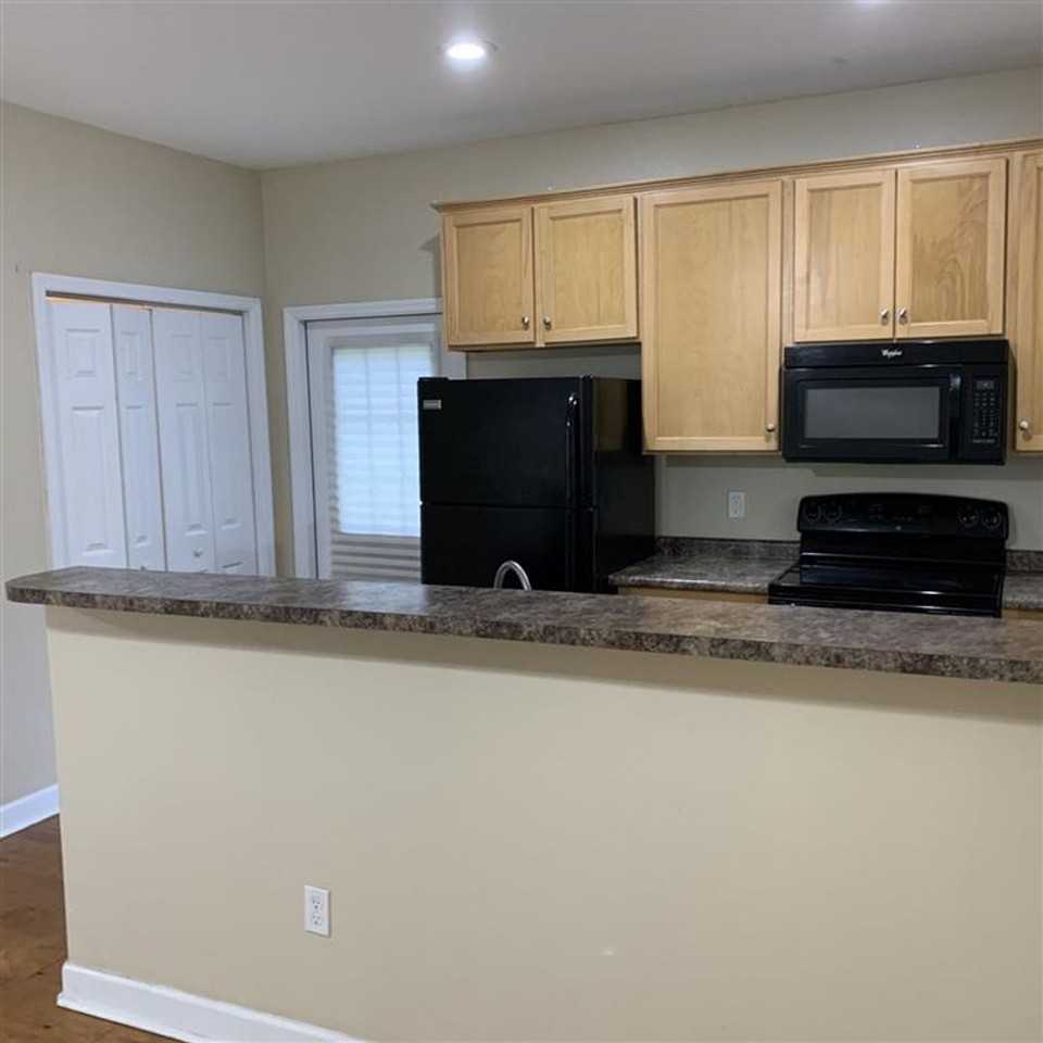 215 N Lipona Rd - Photo 5 of 8