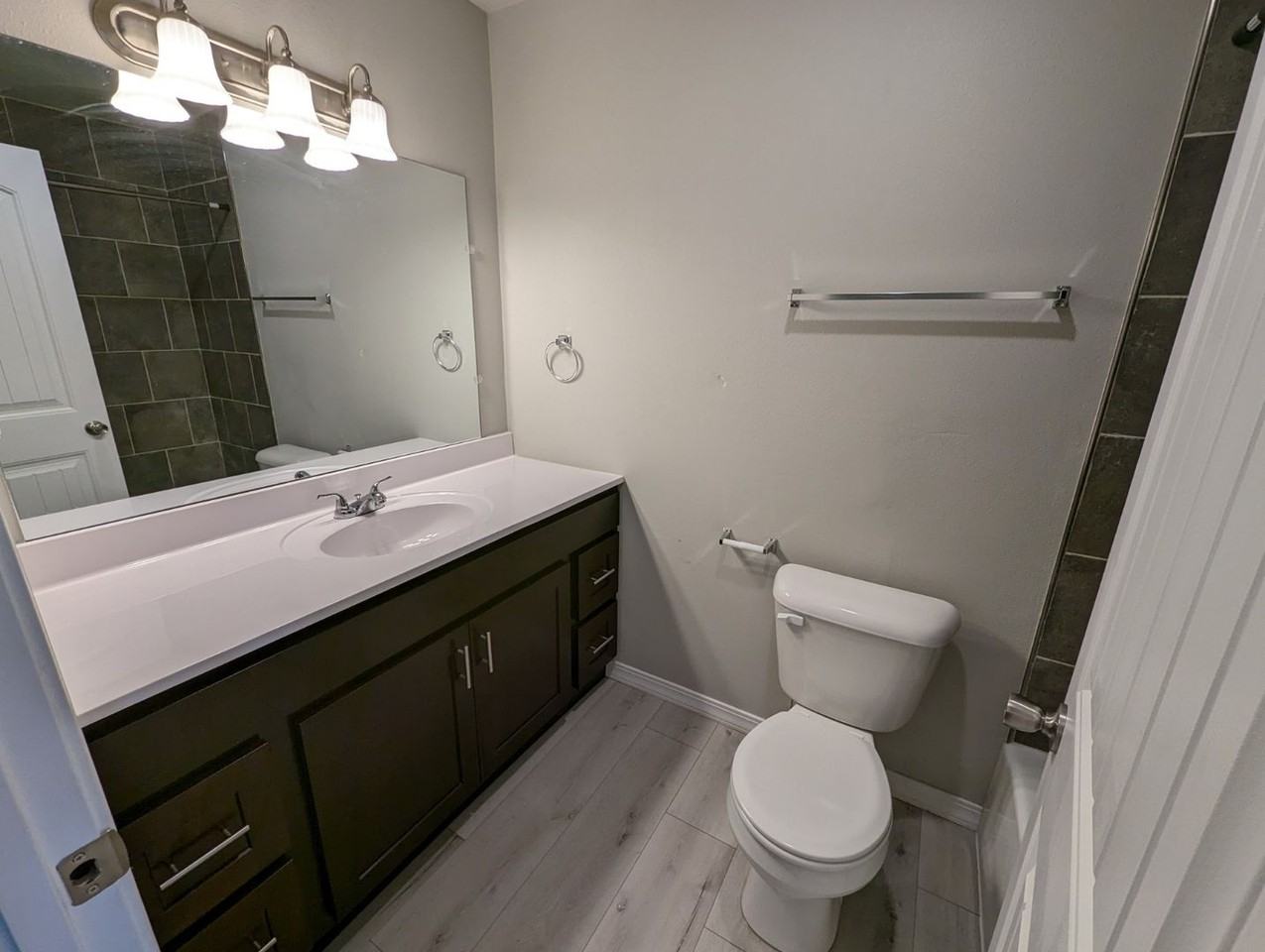 591 E Boswell St - Photo 2 of 9