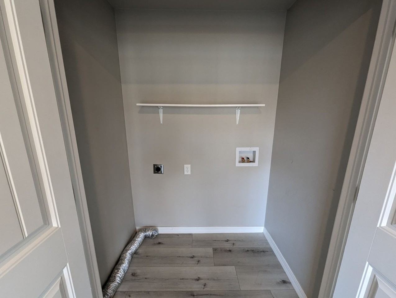 591 E Boswell St - Photo 7 of 9
