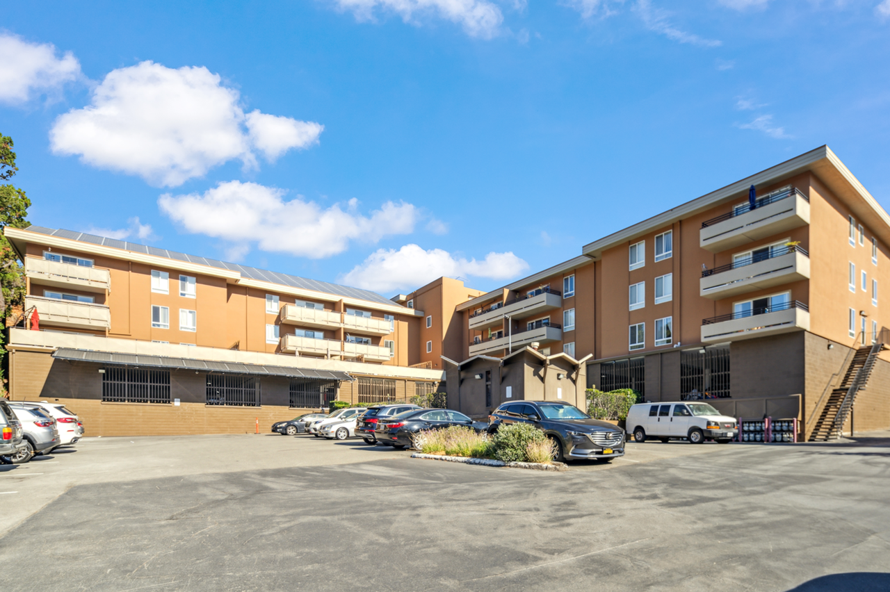 Laurelwood Apartments - Photo 2 of 4