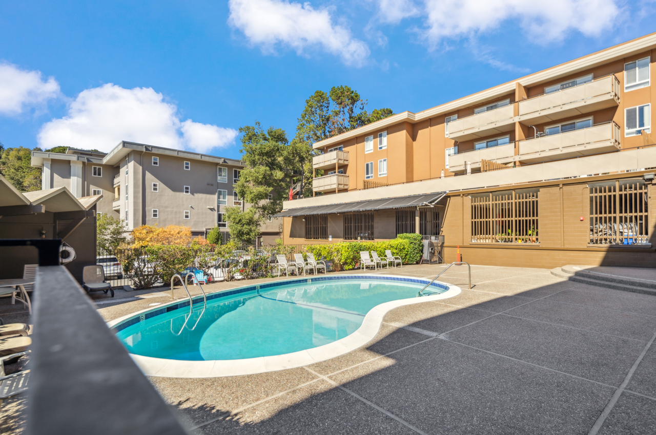 Laurelwood Apartments - Photo 3 of 4