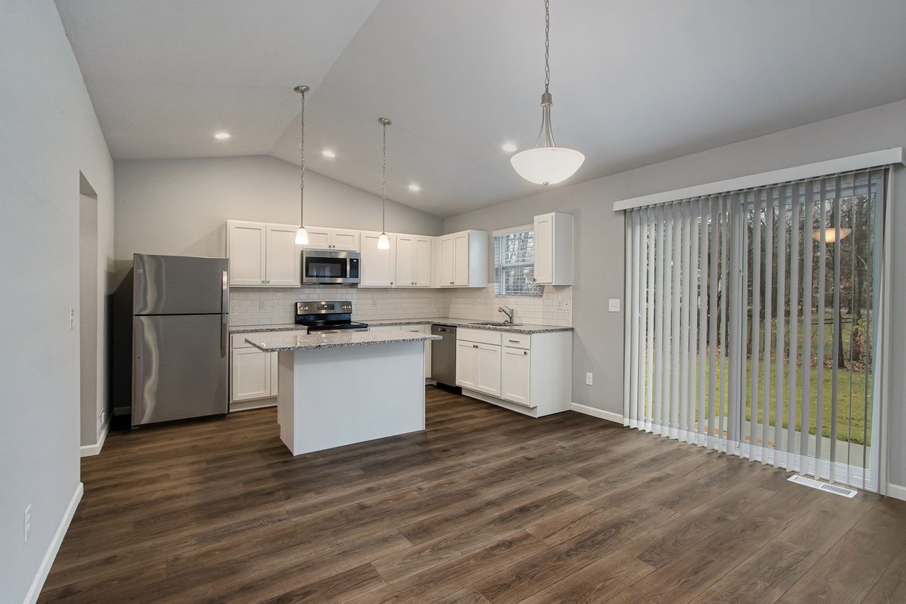 1743 Bluff Ridge Ct - Photo 3 of 20