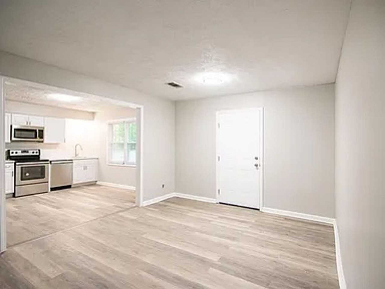 4637 Rowland Ave - Photo 2 of 11