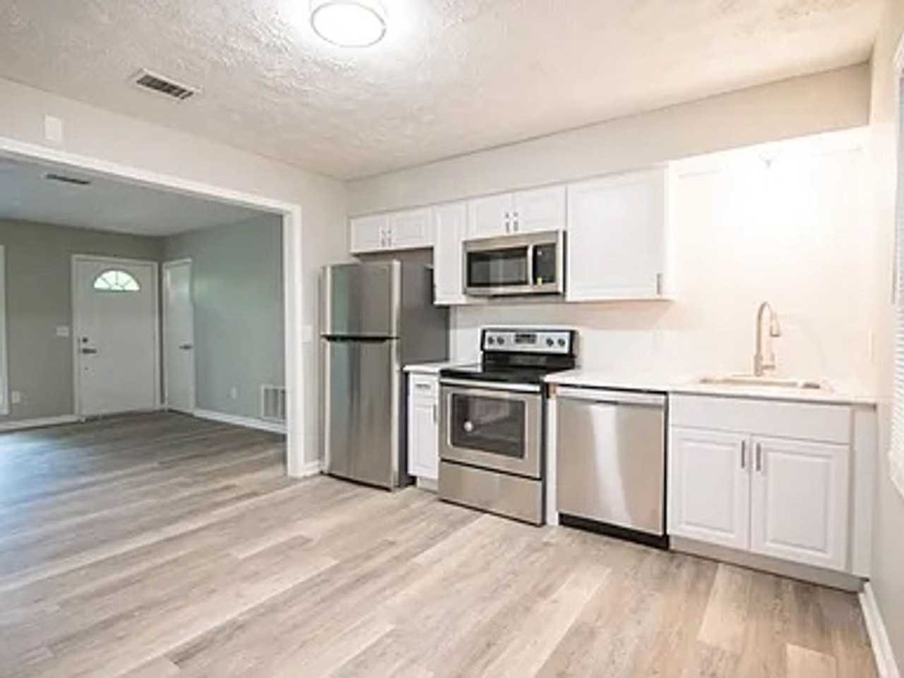 4637 Rowland Ave - Photo 3 of 11