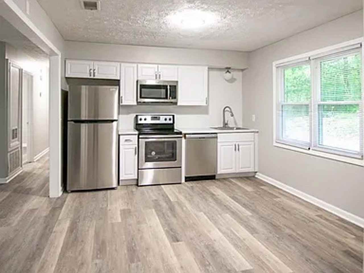 4637 Rowland Ave - Photo 4 of 11