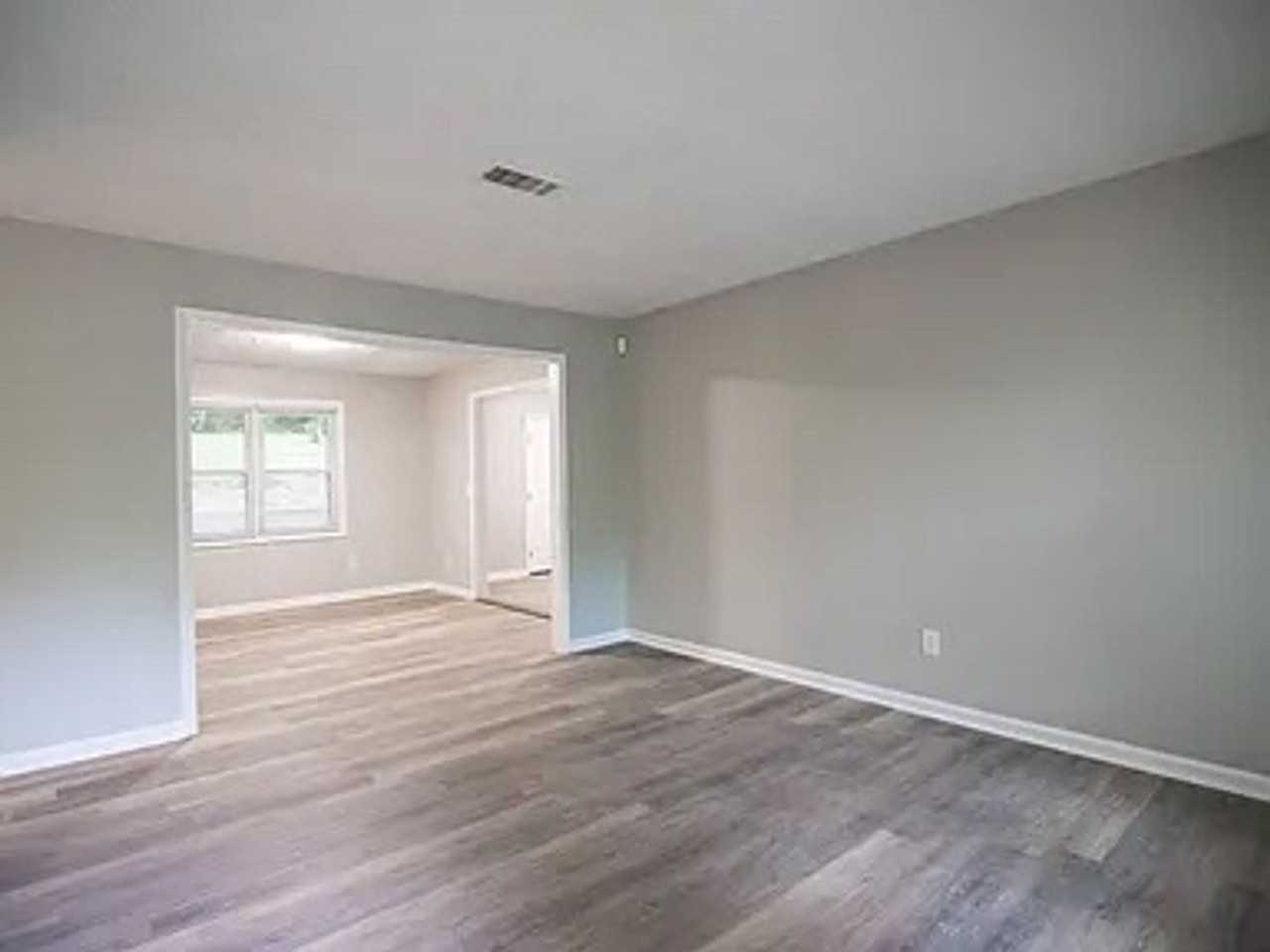 4637 Rowland Ave - Photo 5 of 11