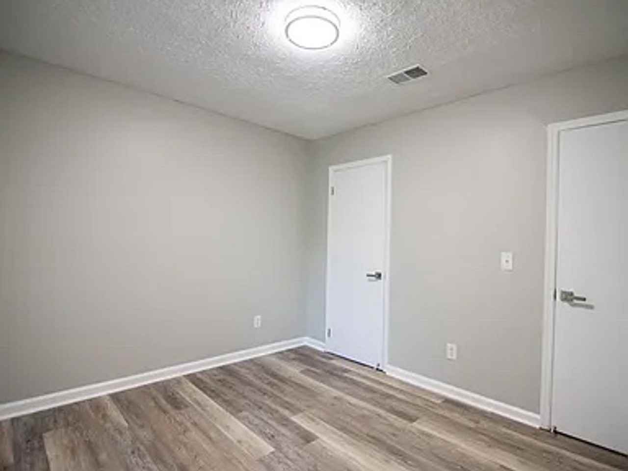 4637 Rowland Ave - Photo 7 of 11