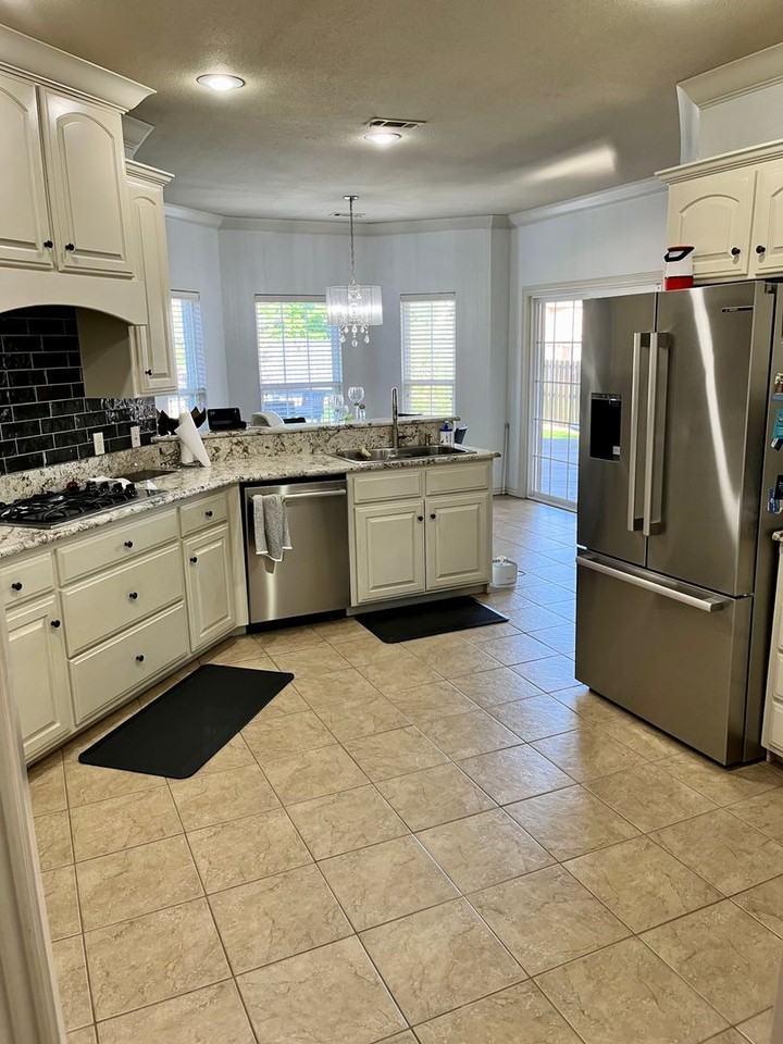 2311 S Mont Blanc Ave - Photo 2 of 22