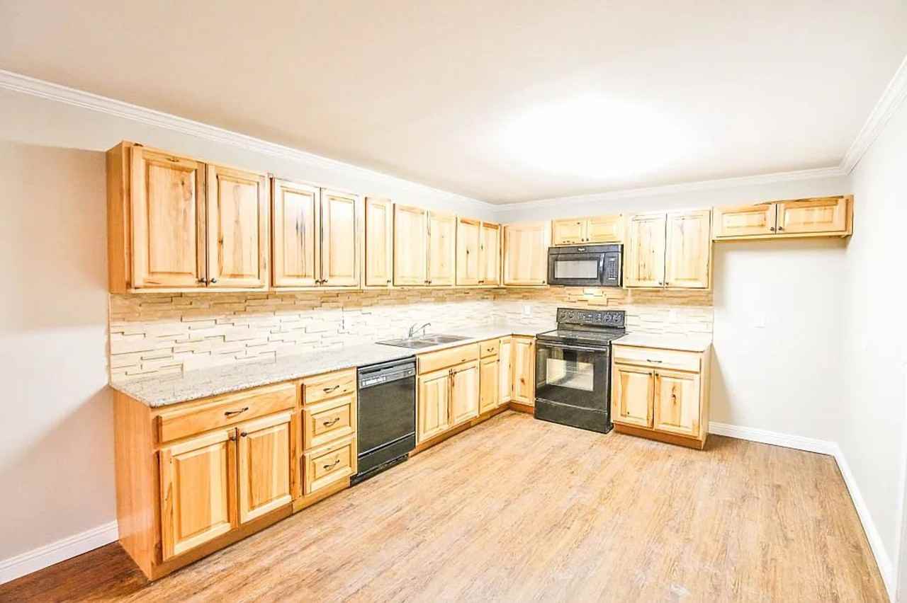 4403 49th St - Photo 7 of 29