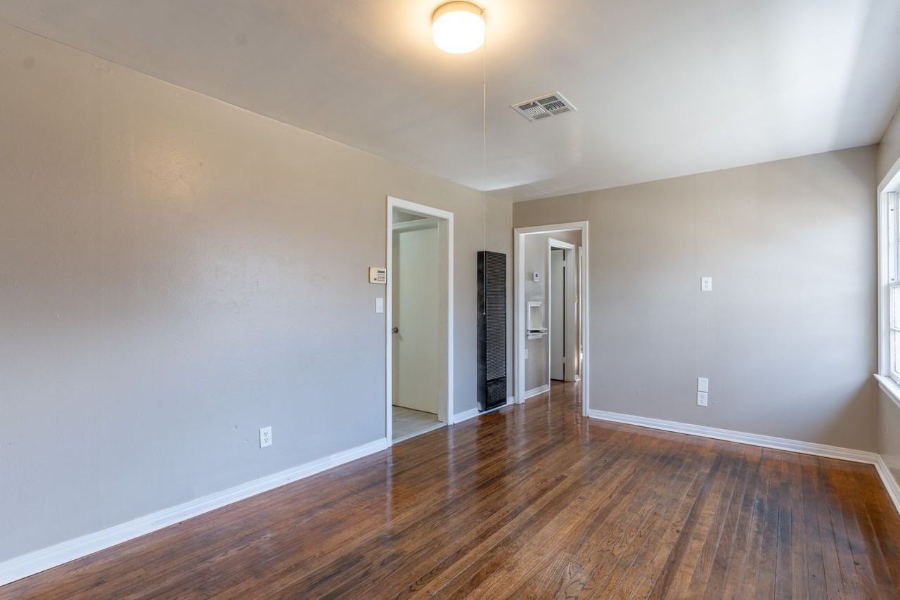 3308 N Holman Ct - Photo 2 of 20