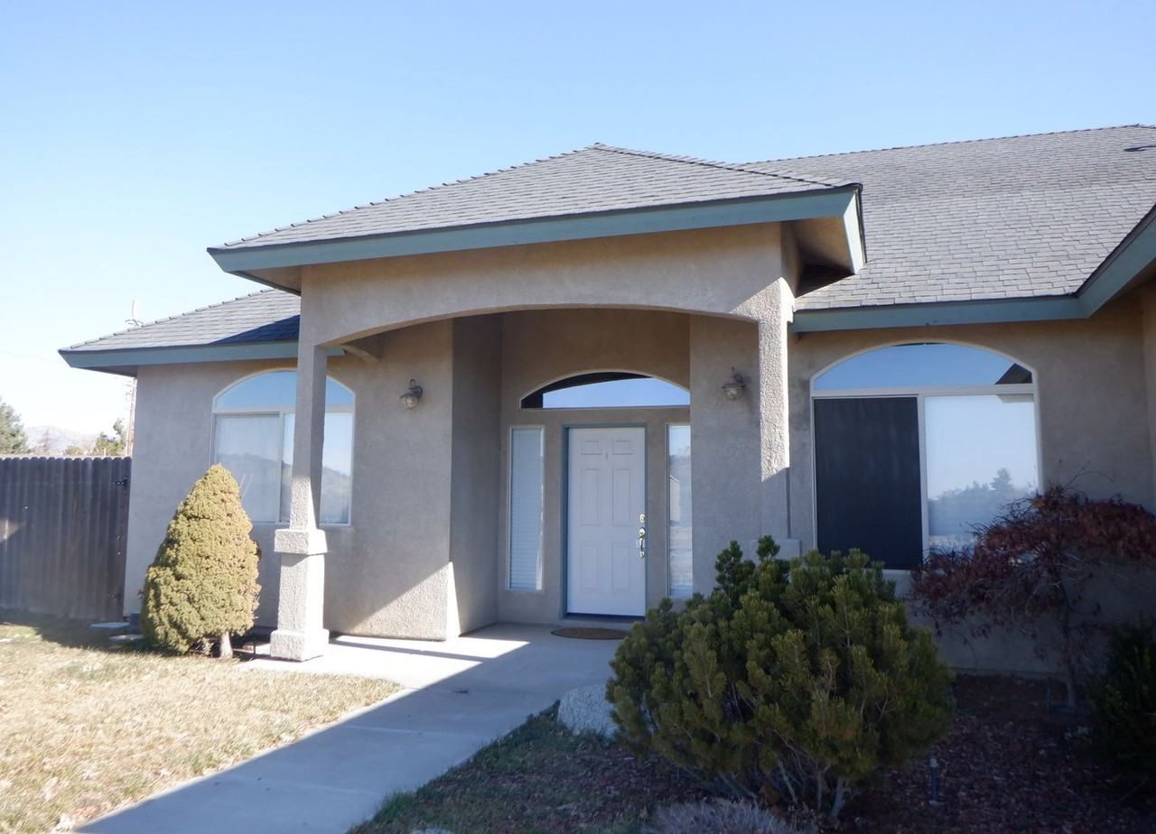 18130 Churchill St - Photo 2 of 12